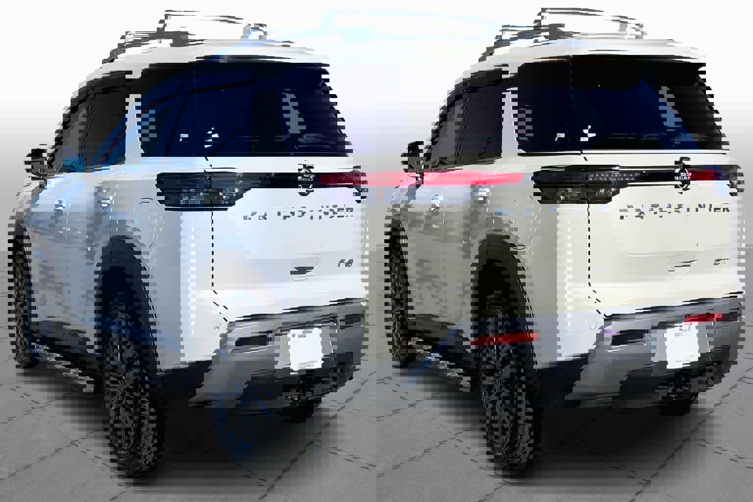 Used 2023 Nissan Pathfinder SL w/ SL Premium Package image 4