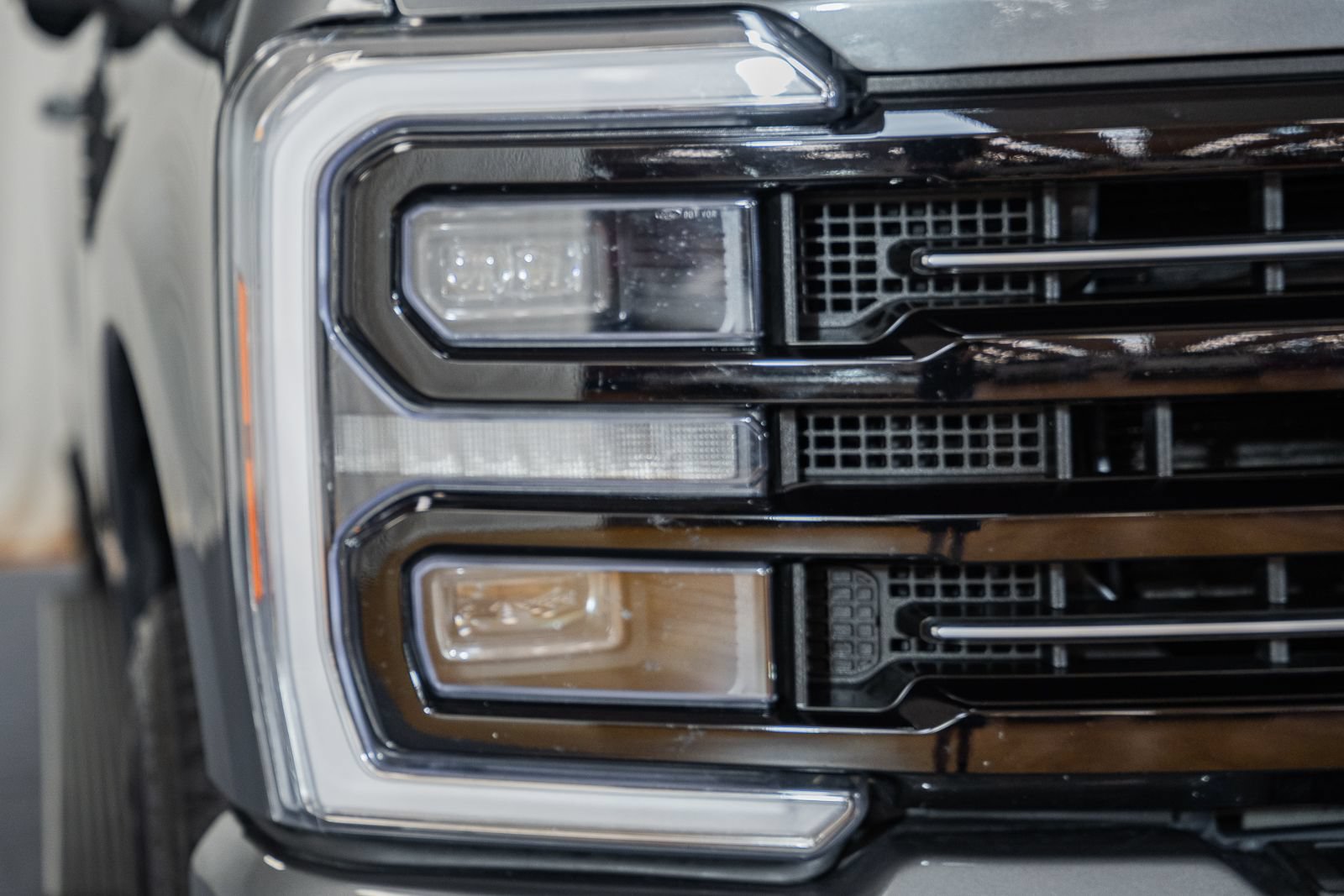 Certified 2025 Ford F250 Platinum AWD/4WD image 13