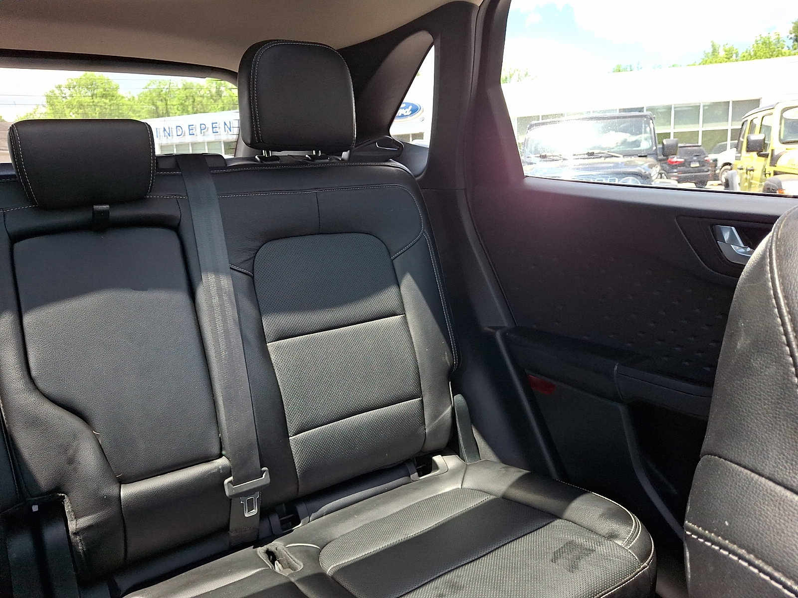 Certified 2020 Ford Escape Titanium w/ Titanium Premium Package 2.0 AWD/4WD image 20