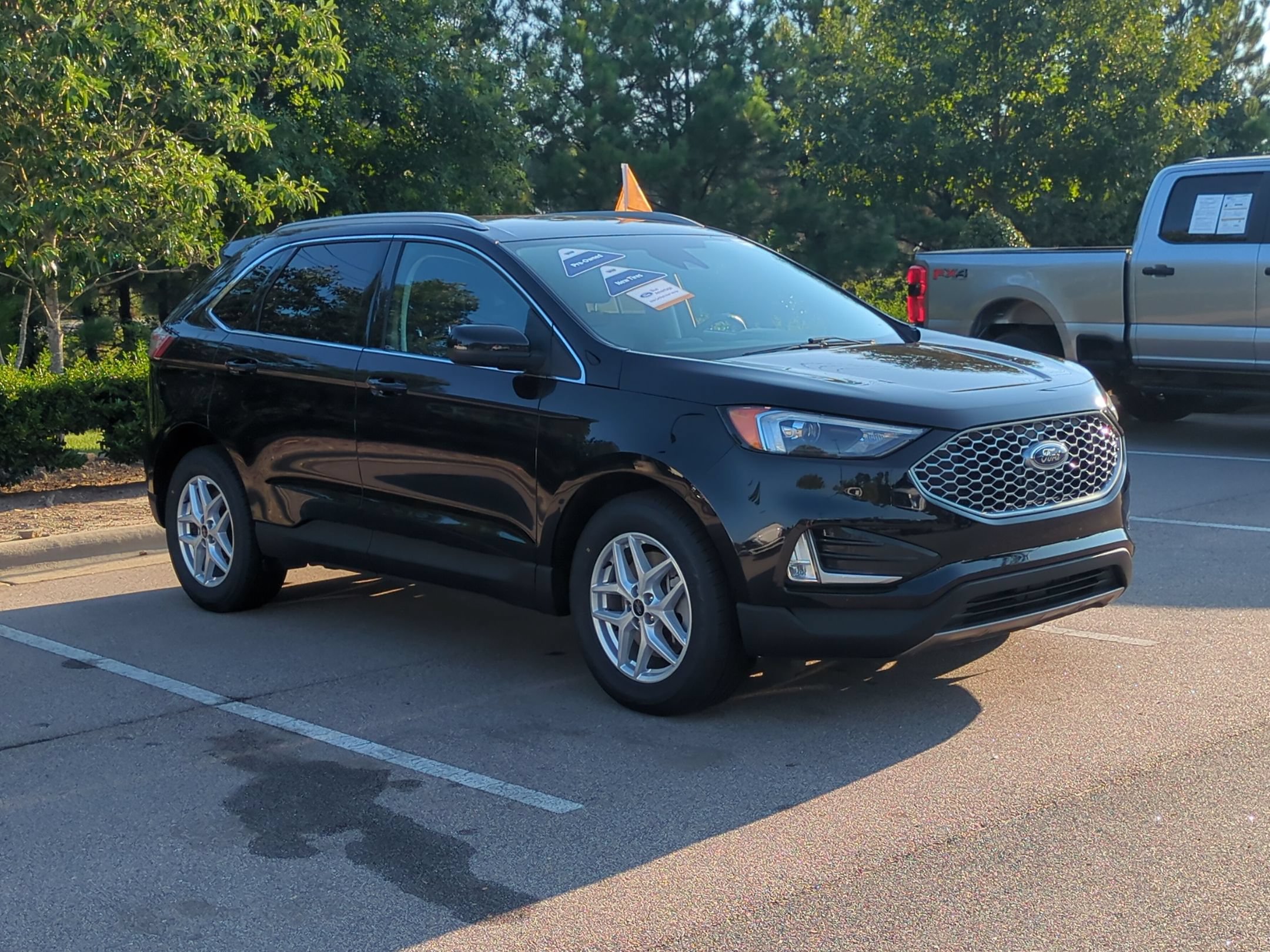 Certified 2023 Ford Edge SEL w/ Convenience Package AWD/4WD image 2