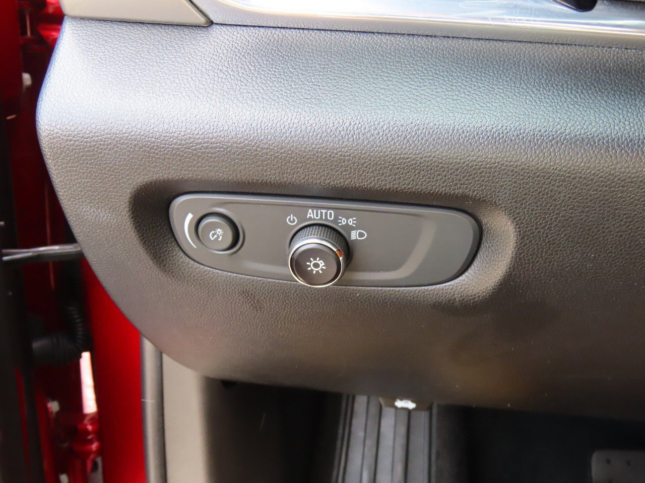 Used 2023 Chevrolet Traverse LT image 25