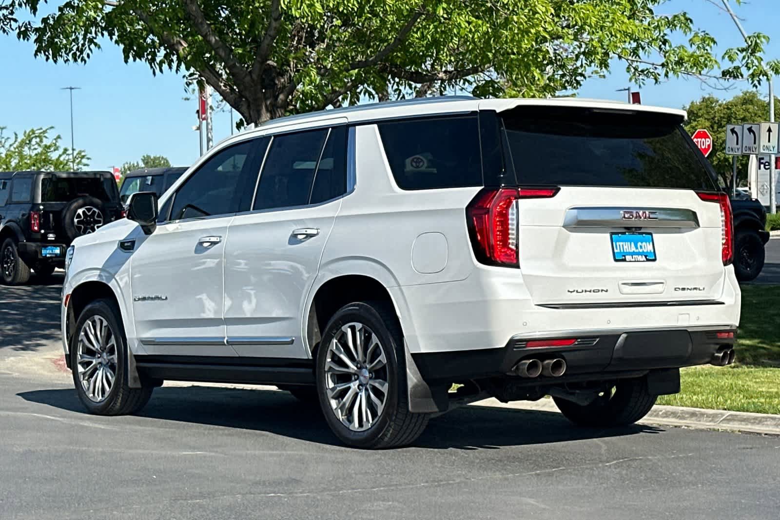 Used 2021 GMC Yukon Denali w/ Denali Ultimate Package AWD/4WD image 6