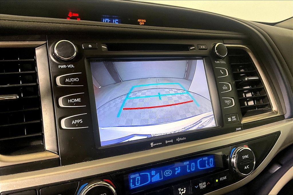 Used 2019 Toyota Highlander XLE FWD image 17