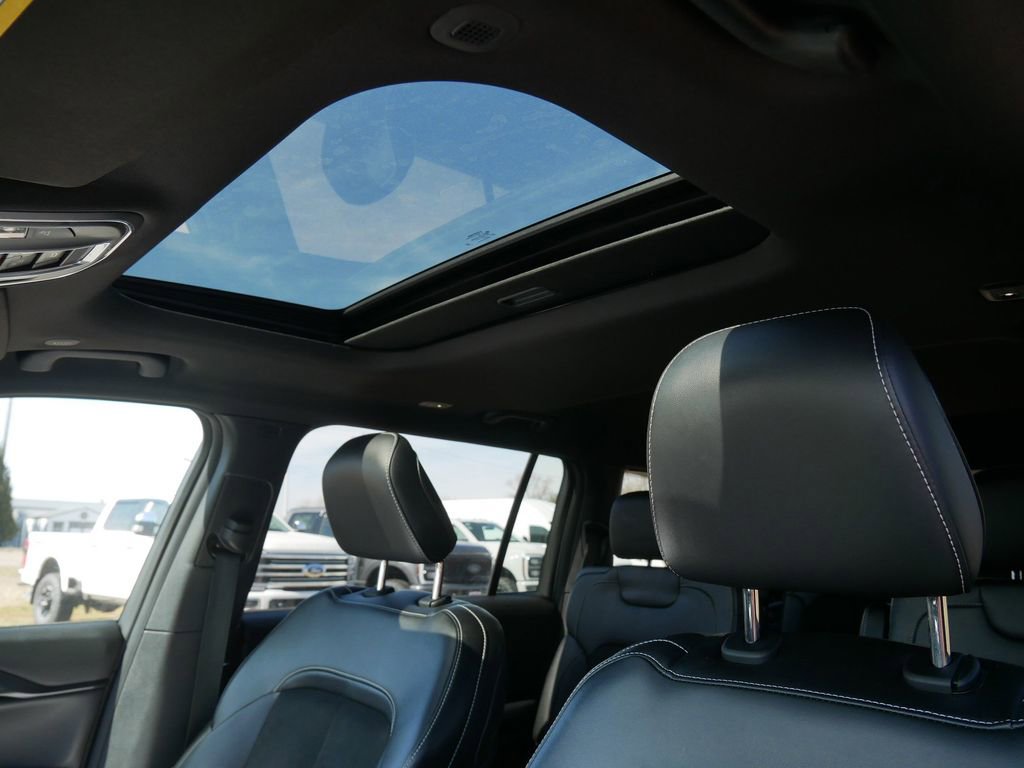 Used 2024 Jeep Grand Cherokee L Altitude AWD/4WD image 18