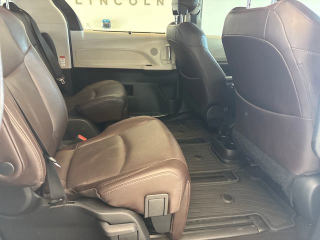 Used 2021 Toyota Sienna Platinum FWD image 8