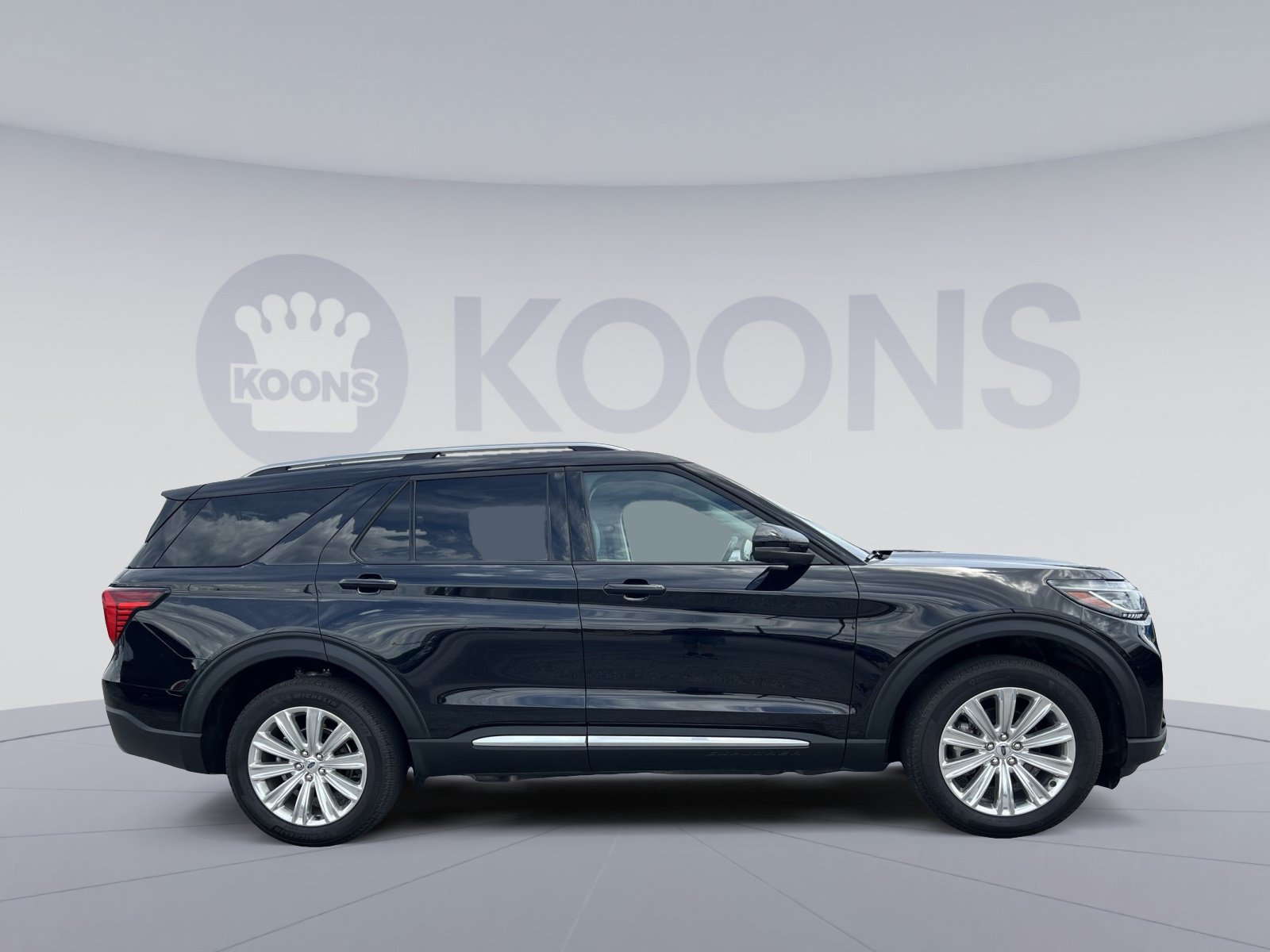 Certified 2025 Ford Explorer Platinum w/ LUX Leather Package AWD/4WD image 17