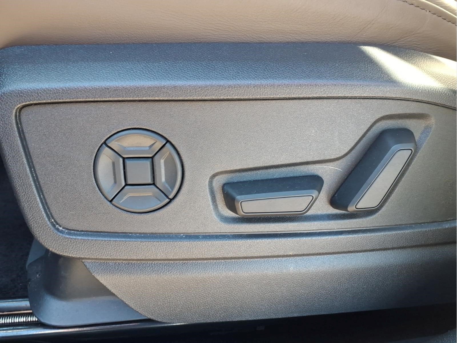 Used 2025 Audi Q5 Premium w/ Convenience Package AWD/4WD image 23