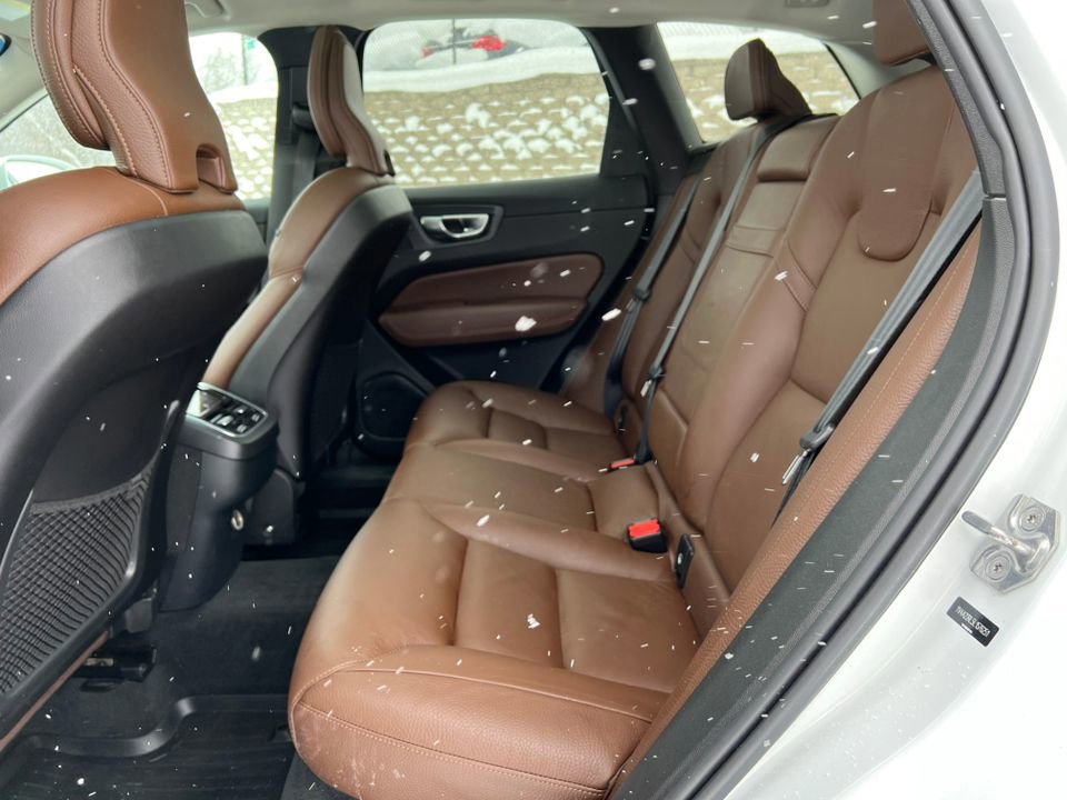 Used 2020 Volvo XC60 T6 Inscription w/ Protection Package Premier image 11