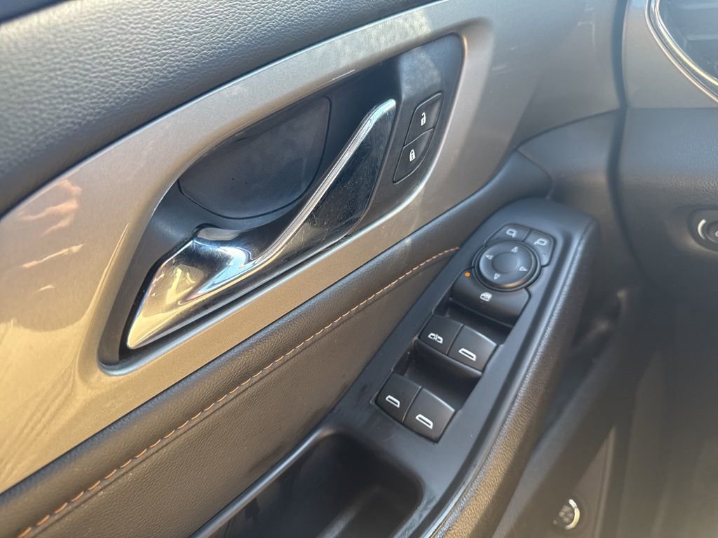 Used 2020 Chevrolet Traverse LT image 26