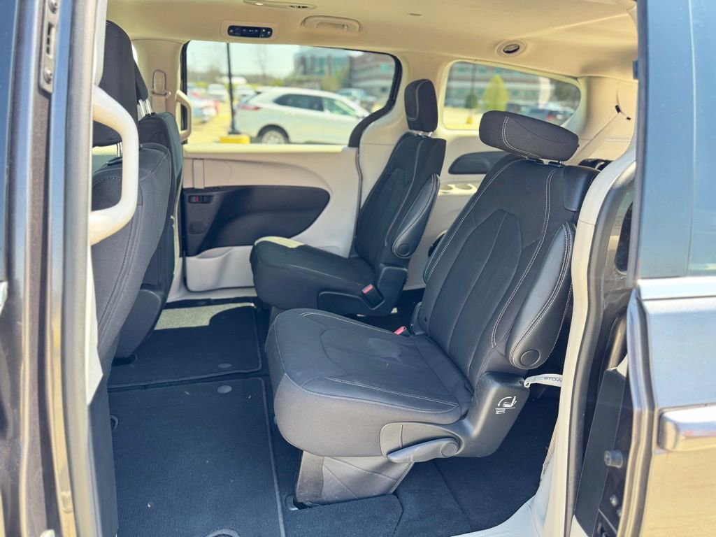 Used 2023 Chrysler Voyager LX FWD image 34