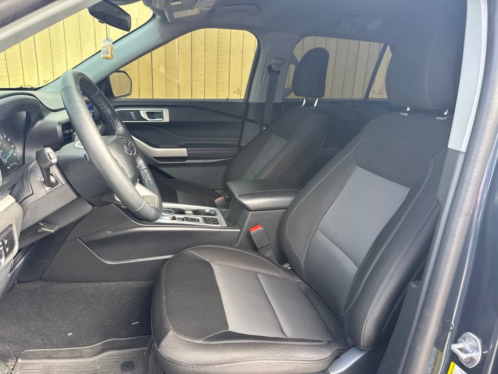 Certified 2024 Ford Explorer XLT RWD image 7