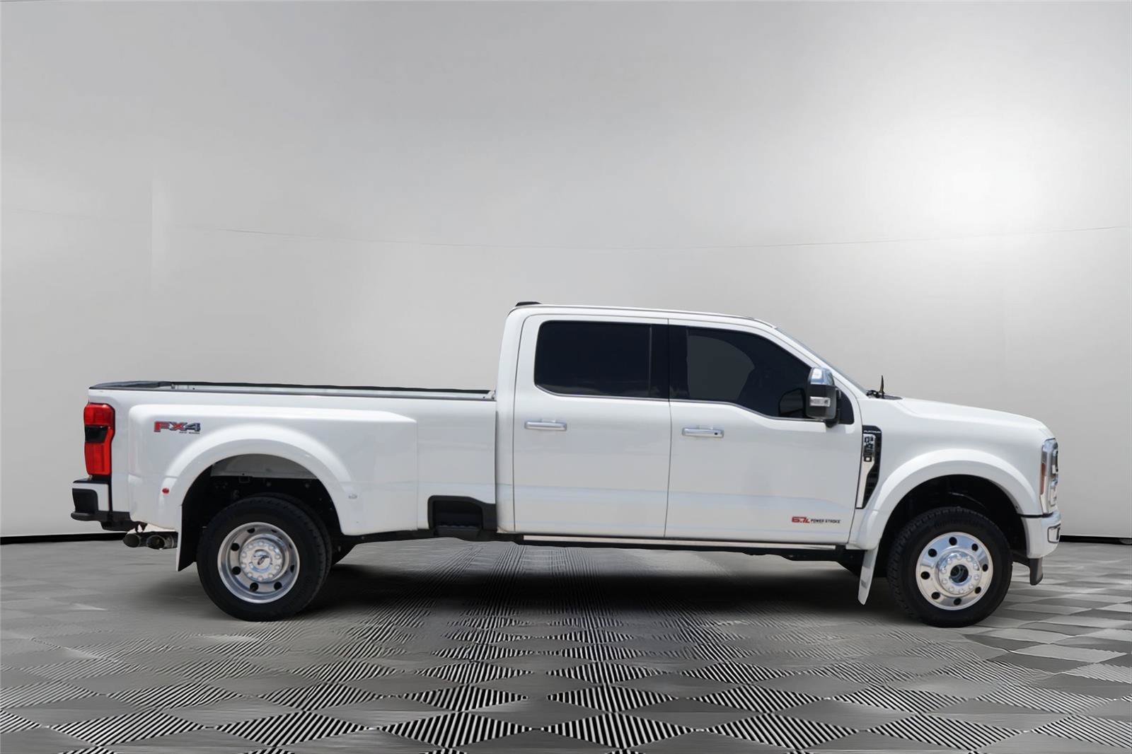 Certified 2025 Ford F450 Platinum w/ Platinum Plus Package AWD/4WD image 4