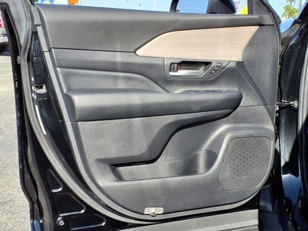 Used 2024 Toyota Grand Highlander Platinum image 27