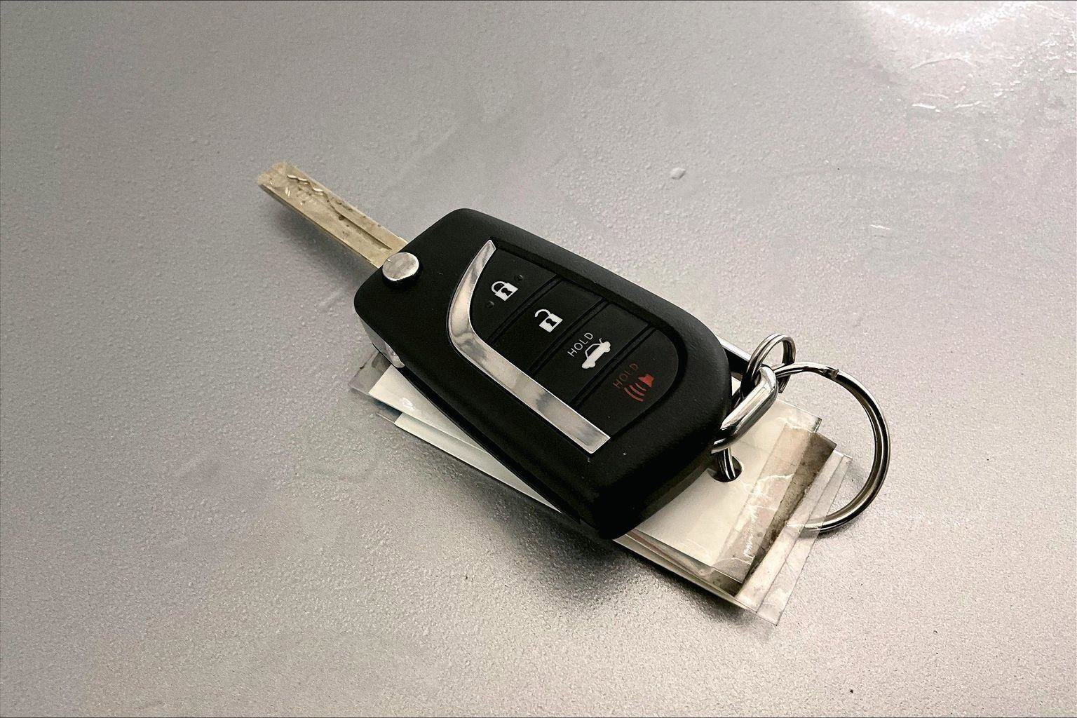 Used 2020 Toyota Camry LE image 9