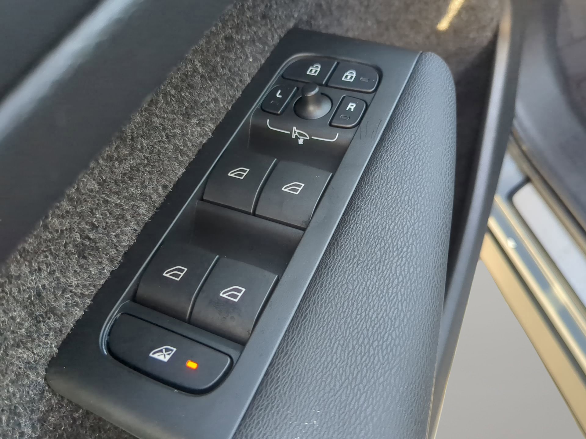 Used 2023 Volvo XC40 B5 Plus w/ Protection Package Premier image 55