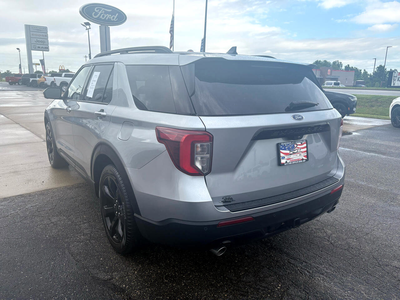 Certified 2023 Ford Explorer ST-Line w/ Class IV Trailer Tow Package image 4