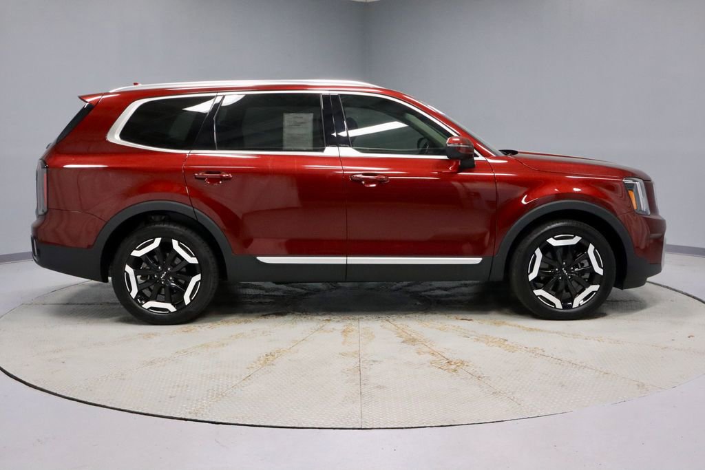 Used 2024 Kia Telluride EX w/ EX Captain's Chair Package AWD/4WD image 13