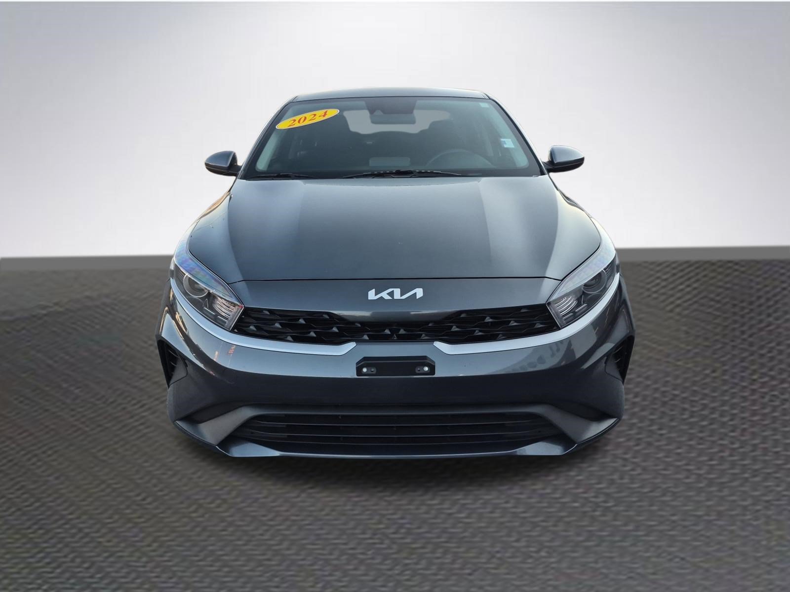 Used 2024 Kia Forte LXS FWD image 3
