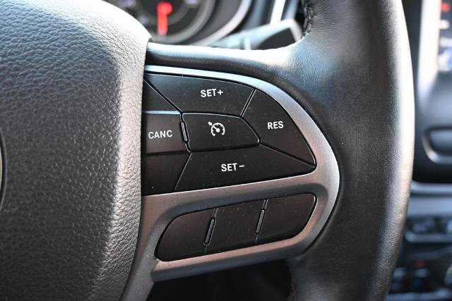 Used 2019 Jeep Cherokee Latitude Plus w/ Comfort/Convenience Group AWD/4WD image 32