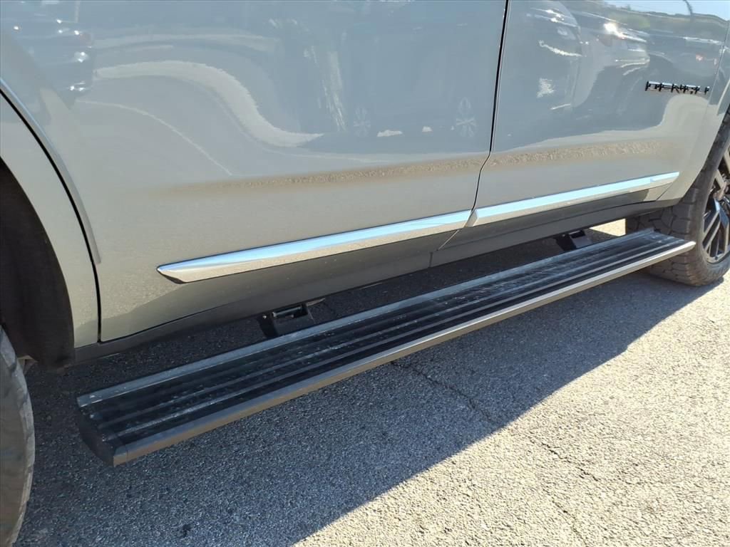 Used 2023 GMC Yukon Denali image 14