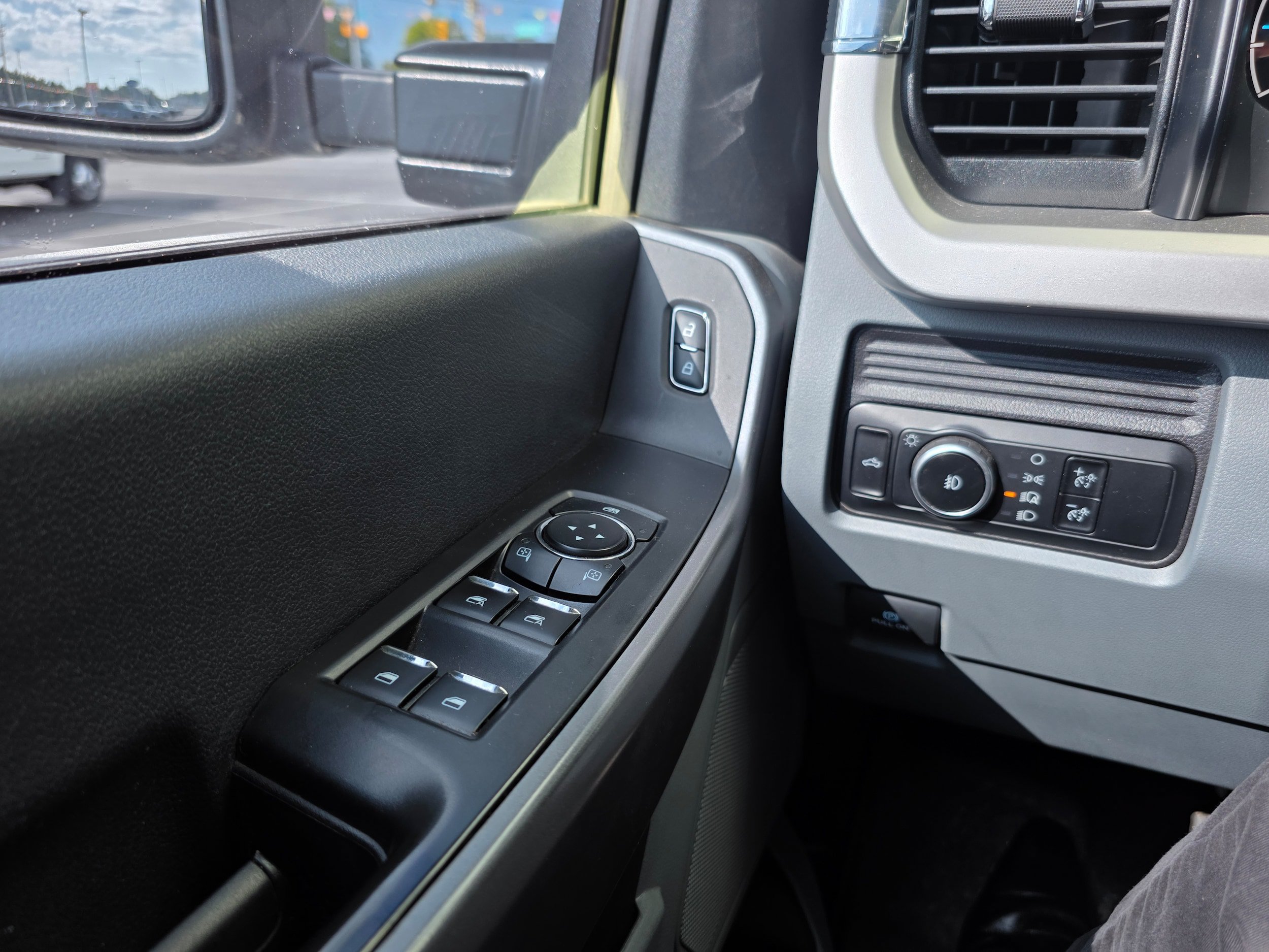 Certified 2025 Ford F350 XLT AWD/4WD image 16