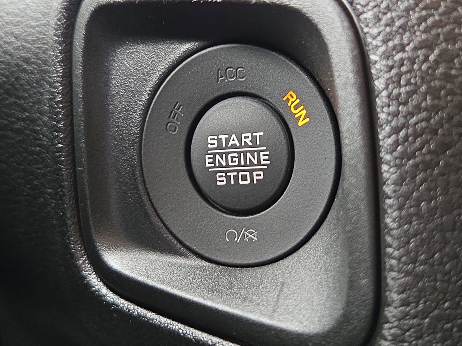 Used 2025 Jeep Gladiator Sport image 20