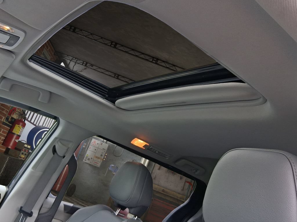 Used 2023 Toyota Sienna XLE FWD image 12