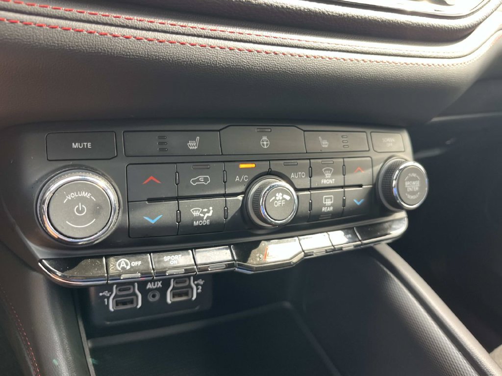 Used 2025 Dodge Durango GT AWD/4WD image 40