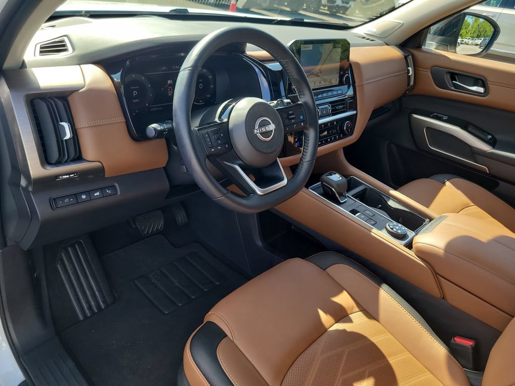 Used 2025 Nissan Pathfinder Platinum AWD/4WD image 17