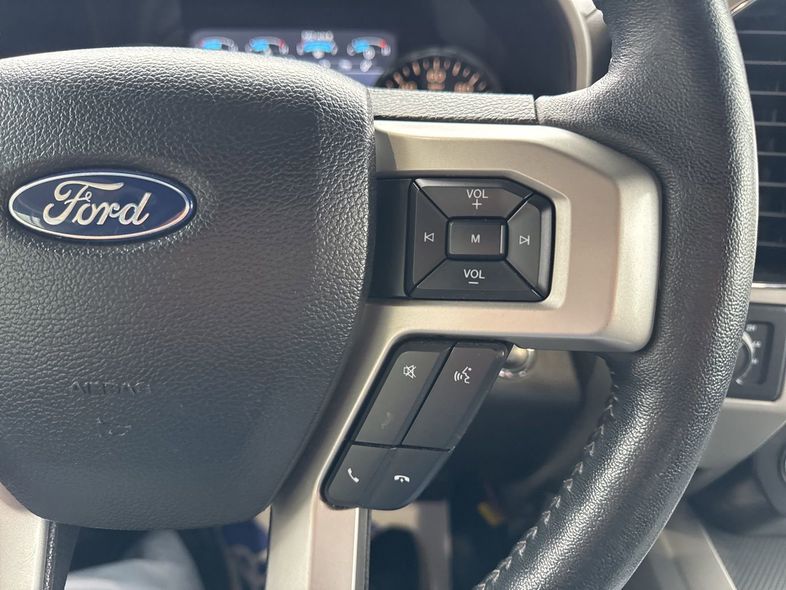 Certified 2017 Ford F150 Lariat w/ Equipment Group 502A Luxury image 34