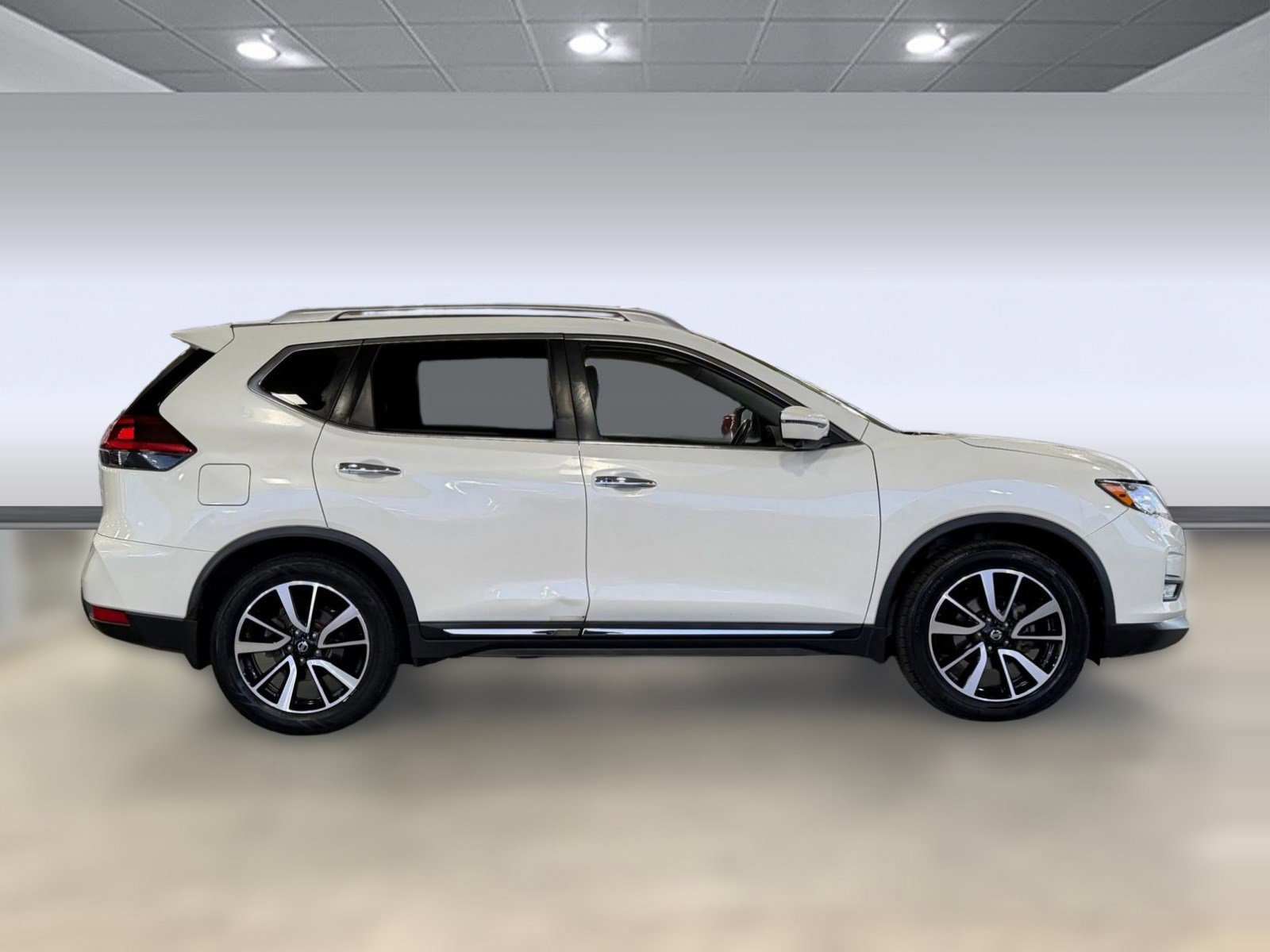 Used 2018 Nissan Rogue SL w/ Premium Package image 6