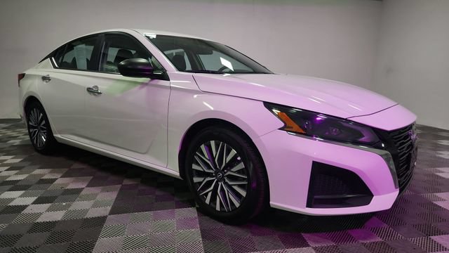 Used 2025 Nissan Altima 2.5 SV FWD image 1