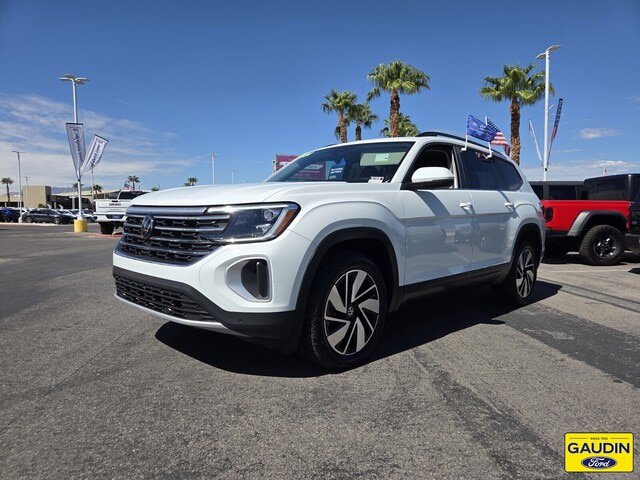 Used 2024 Volkswagen Atlas SE w/ Panoramic Sunroof Package FWD image 3