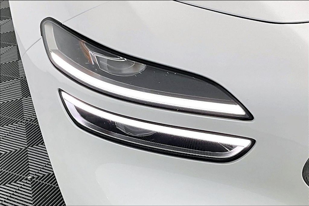 Used 2025 Genesis G70 2.5T RWD image 28