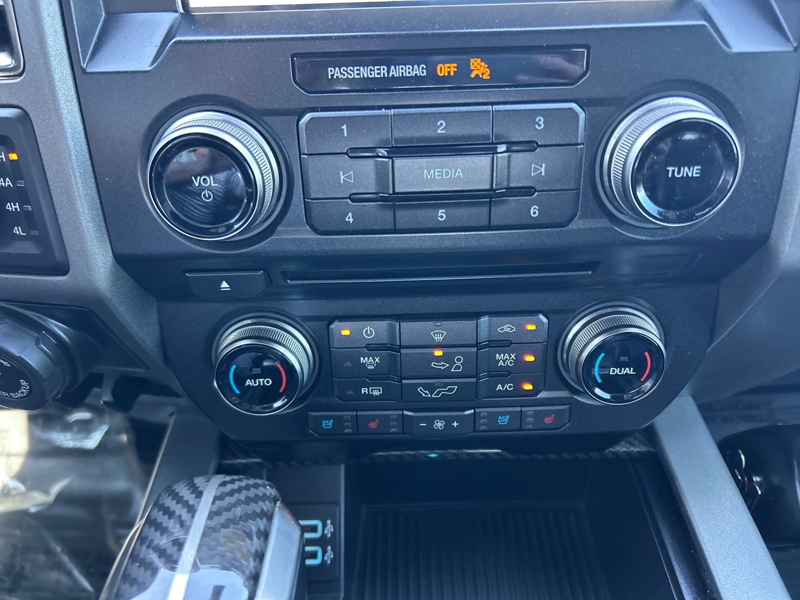 Certified 2017 Ford F150 Raptor w/ Equipment Group 802A Luxury image 31