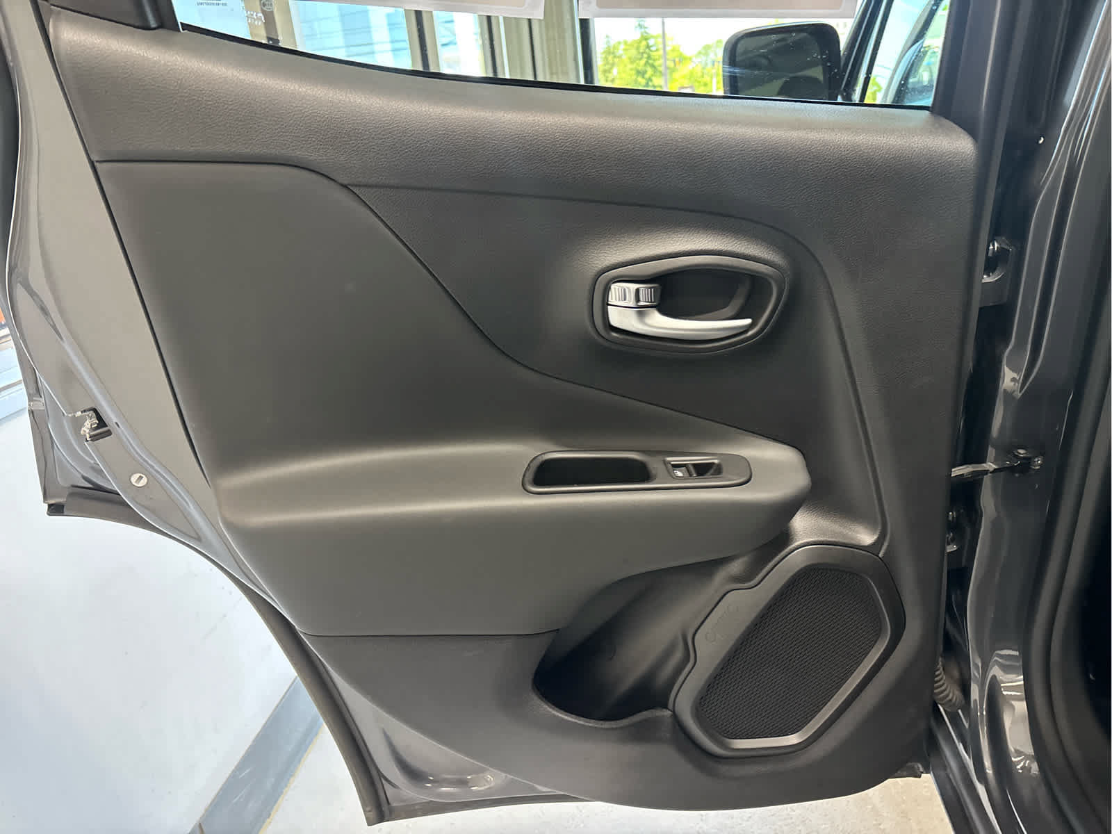 Used 2022 Jeep Renegade Latitude w/ Convenience Group AWD/4WD image 24