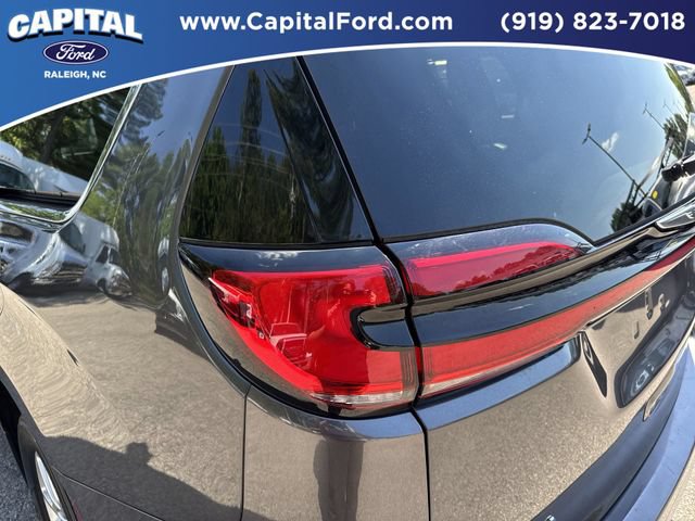 Used 2023 Chrysler Pacifica Touring-L FWD image 15