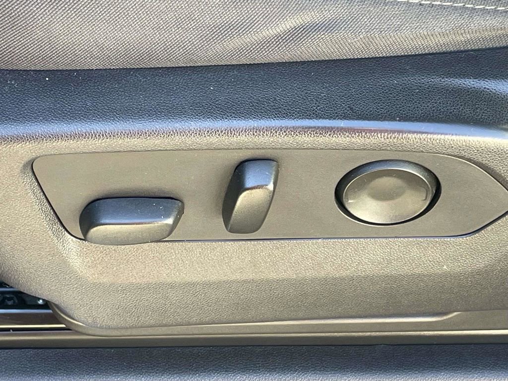 Used 2023 Chevrolet Silverado 1500 LT image 14