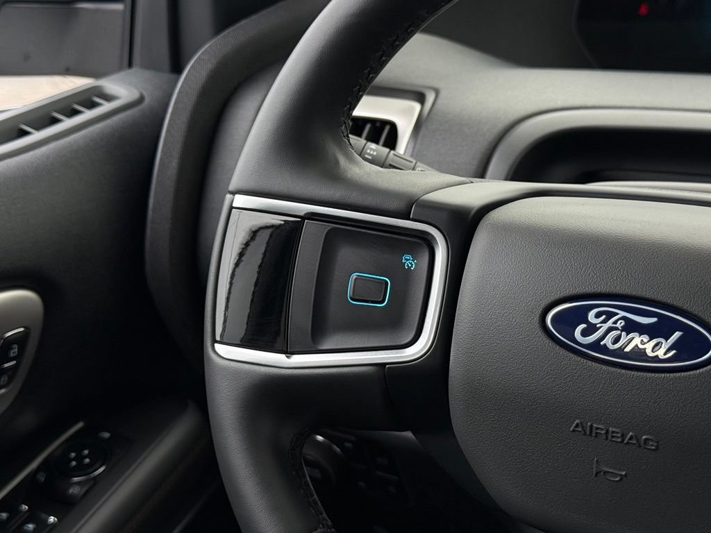 Certified 2025 Ford Expedition Active AWD/4WD image 9
