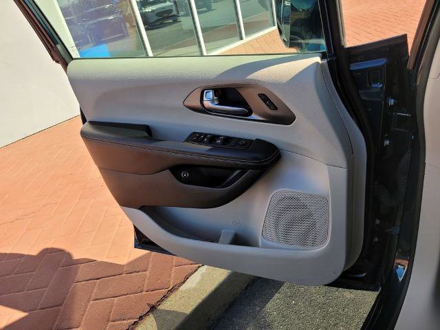 Used 2022 Chrysler Pacifica Touring-L FWD image 27
