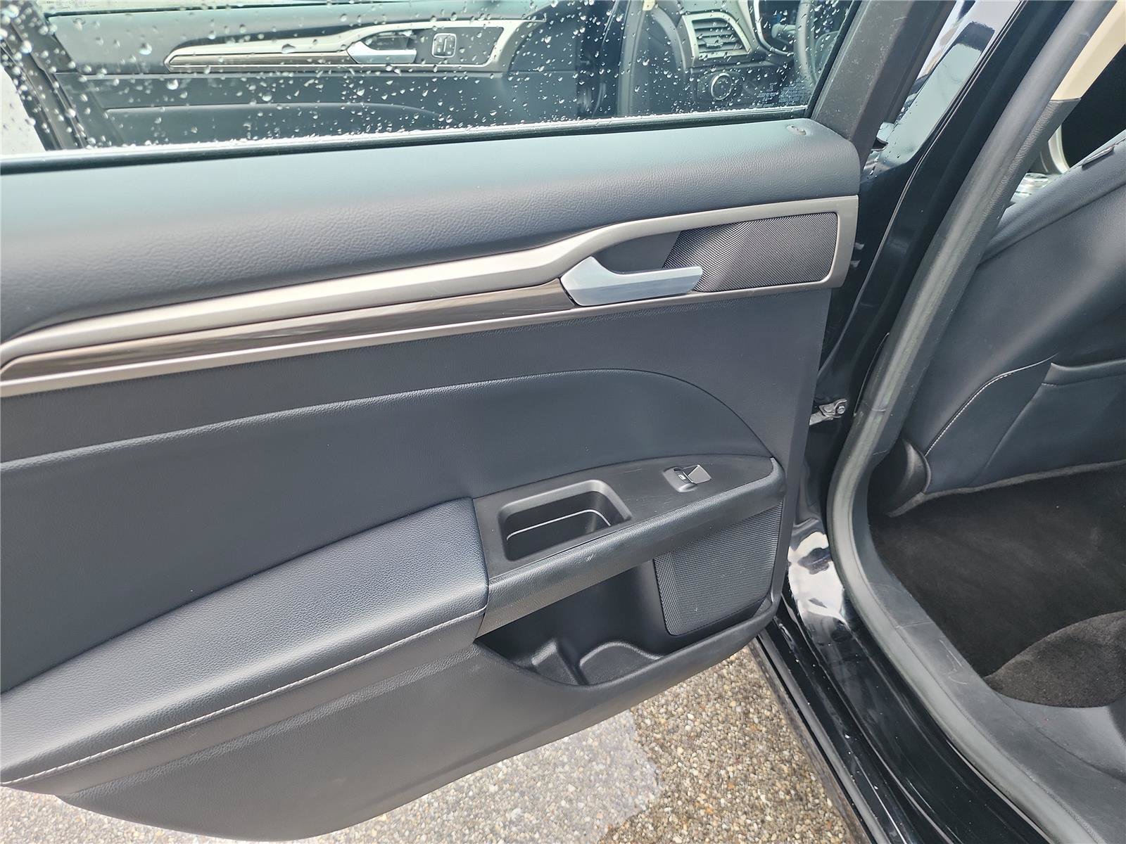 Certified 2018 Ford Fusion SE w/ Fusion SE Technology Package FWD image 12