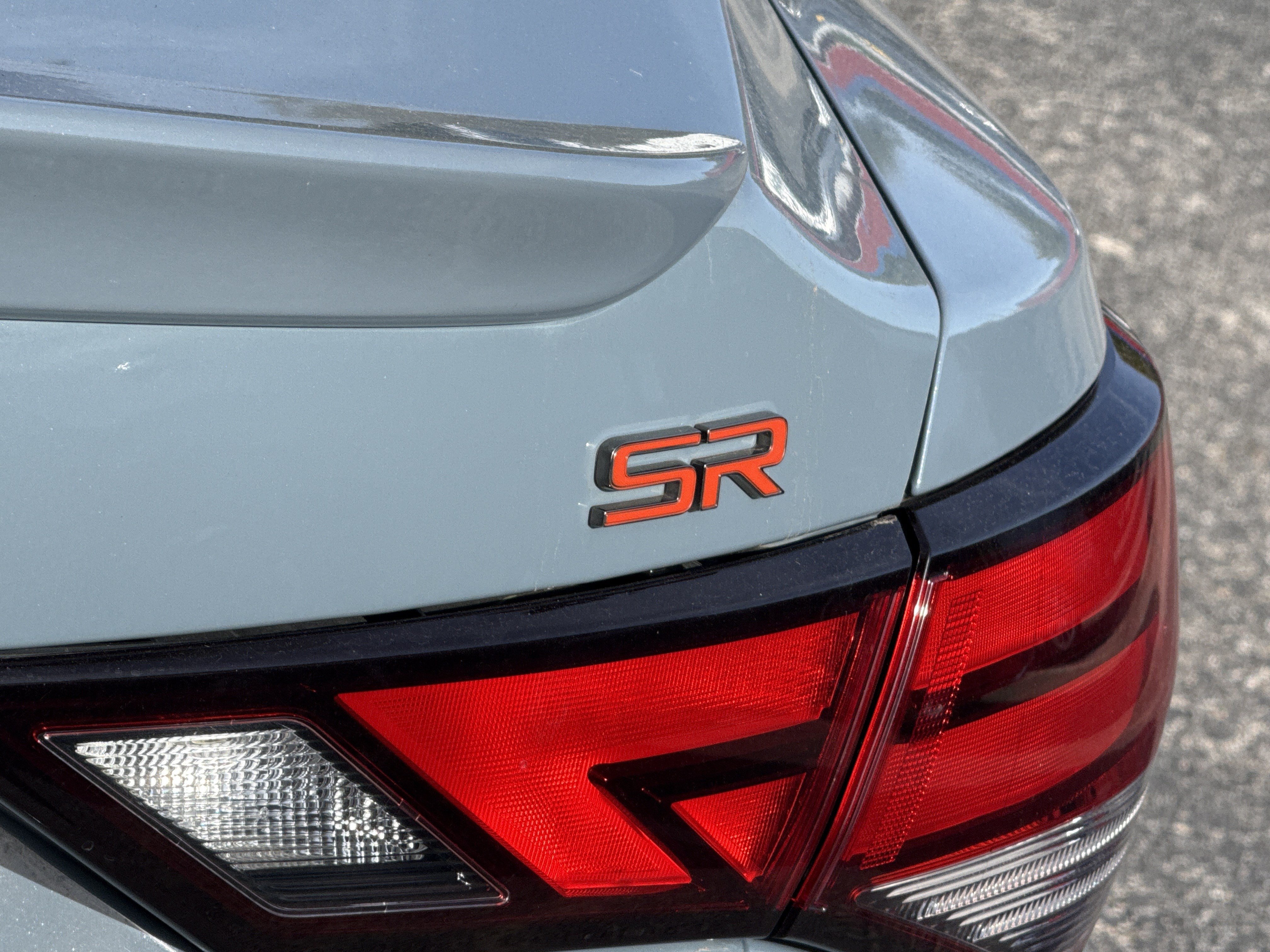 Used 2025 Nissan Sentra SR FWD image 9
