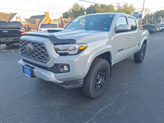 Used 2020 Toyota Tacoma TRD Sport w/ TRD Premium Sport Package AWD/4WD image 7