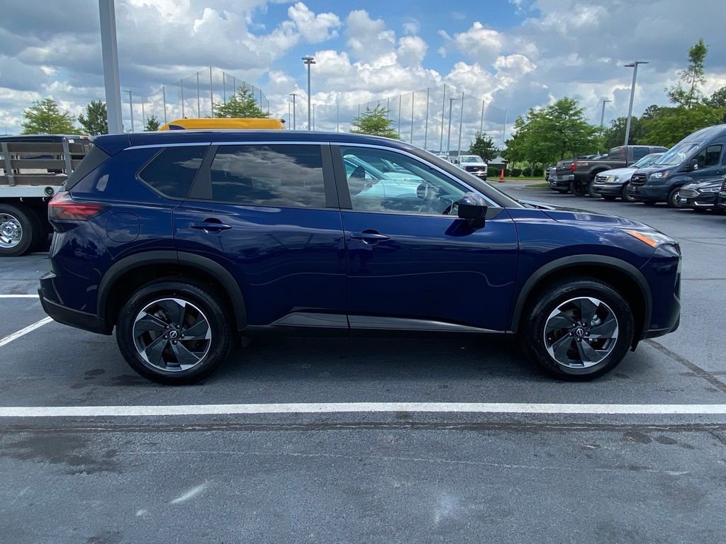 Used 2024 Nissan Rogue SV AWD/4WD image 8