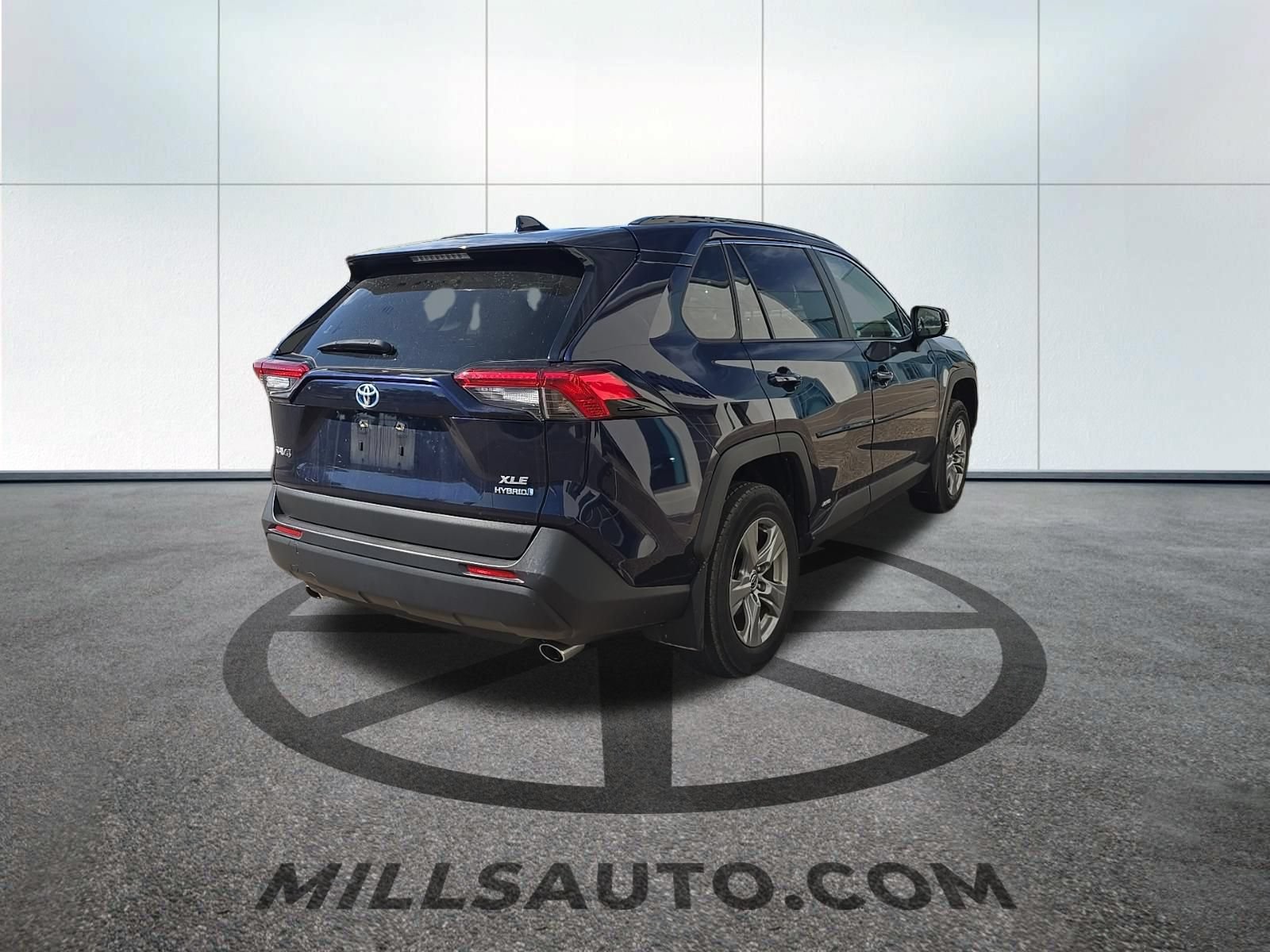 Used 2023 Toyota RAV4 XLE w/ Convenience Package AWD/4WD image 4