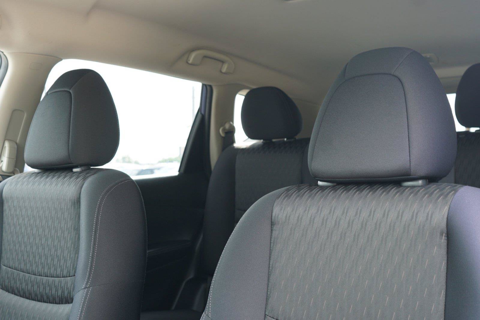 Used 2018 Nissan Rogue SV AWD/4WD image 10