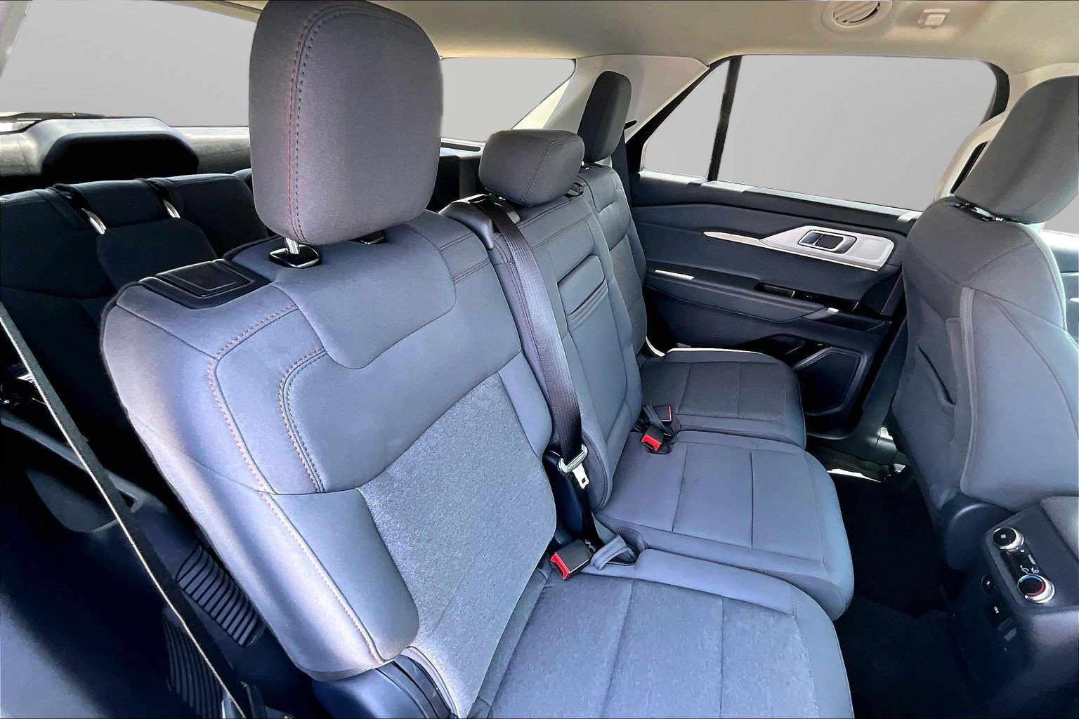 Certified 2025 Ford Explorer Active AWD/4WD image 17