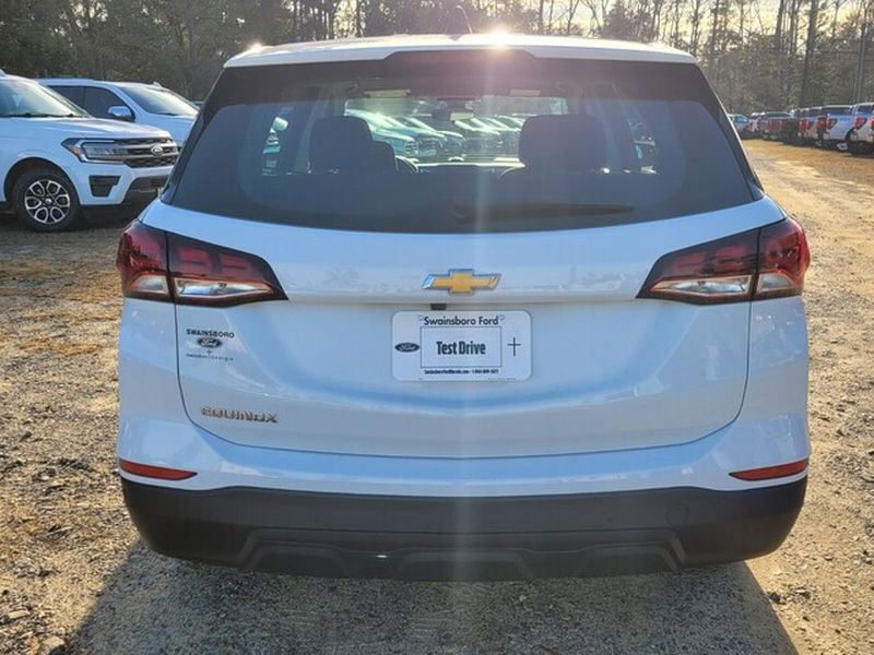 Used 2022 Chevrolet Equinox LS FWD image 9