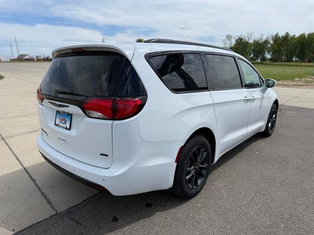 Used 2020 Chrysler Pacifica Touring-L AWD/4WD image 7