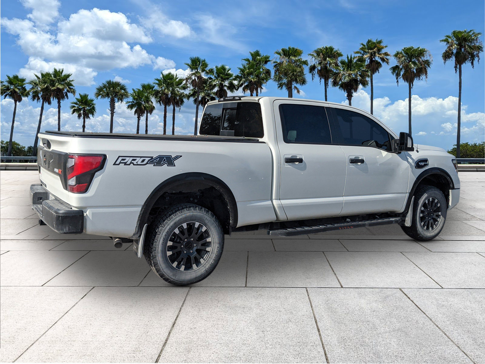 Used 2021 Nissan Titan PRO-4X w/ Pro-4x Convenience Package image 7